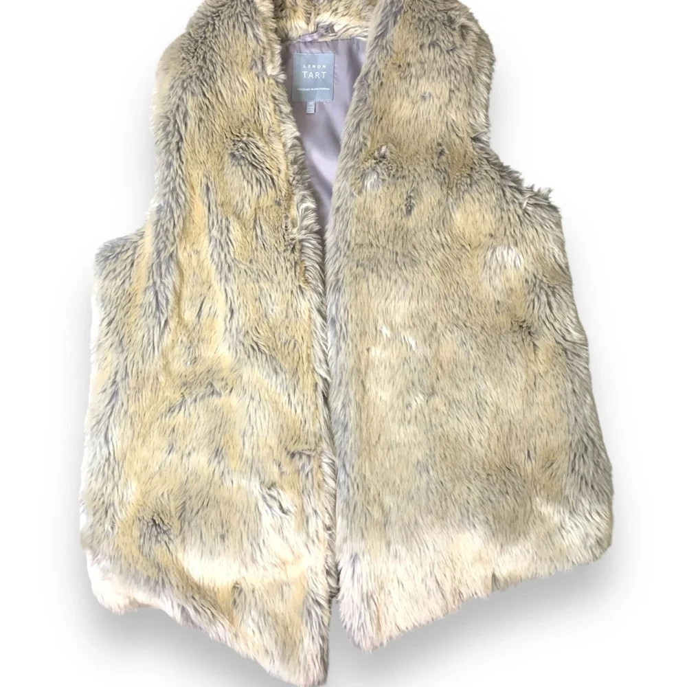Lemon Tart Women's Faux Fur Vest in Tan Size Medium - Picture 2 of 5